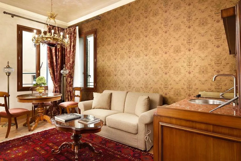 Hotel Theodora Empress Apartment Venice
