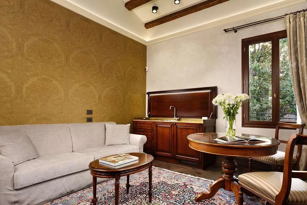 Theodora Empress Apartment Venice Hotel