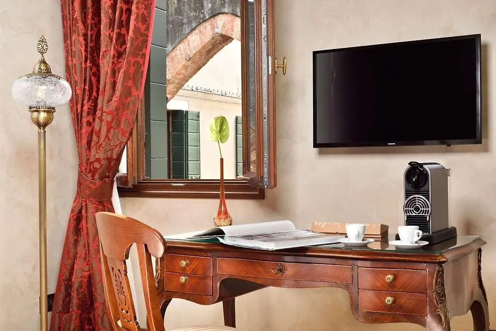 Hotel Theodora Empress Apartment Venetië